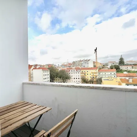 Stunning Graca Riverview Flat Апартаменты