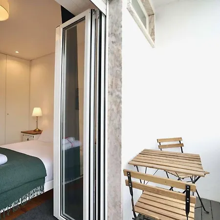 Stunning Graca Riverview Flat Апартаменты *